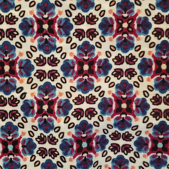 DR2  patterned top - Picture 4 of 8